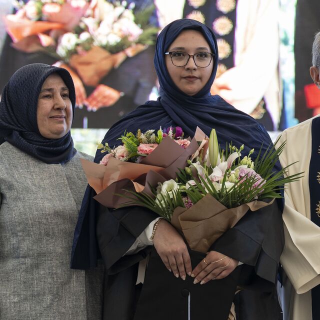 Enkazdan 248'inci saatte kurtarılmıştı! Aleyna üniversiteden mezun oldu