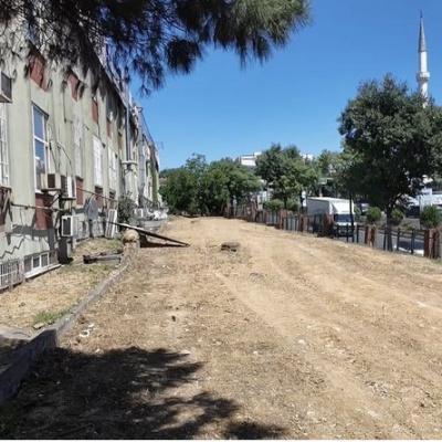 Başakşehir'de otopark için ağaçlar kesildi