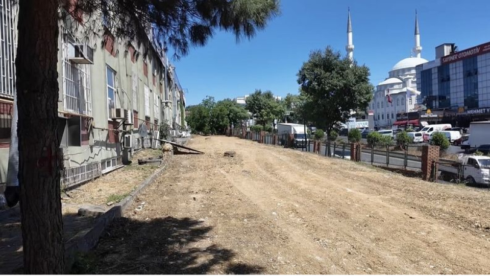 Başakşehir'de otopark için ağaçlar kesildi