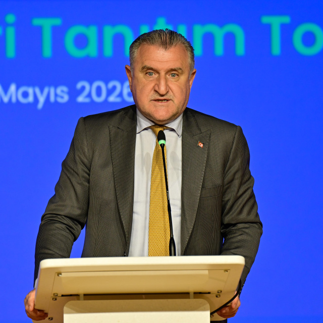 Bakan Bak'tan Erkan Taş'a tebrik!