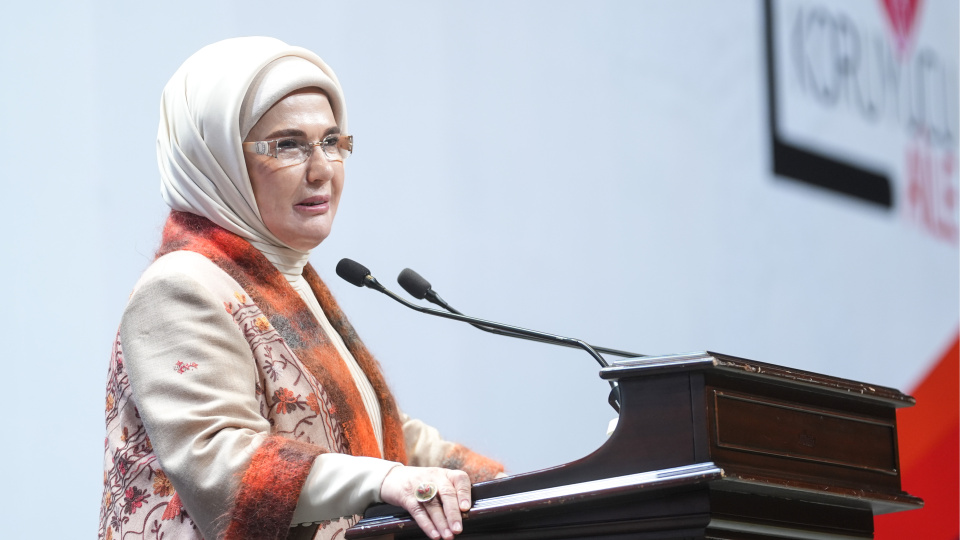 Lider eşlerini ağırlayacak