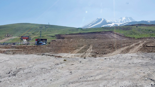 Erciyes'in Develi Kapısı'na yürüyen bant