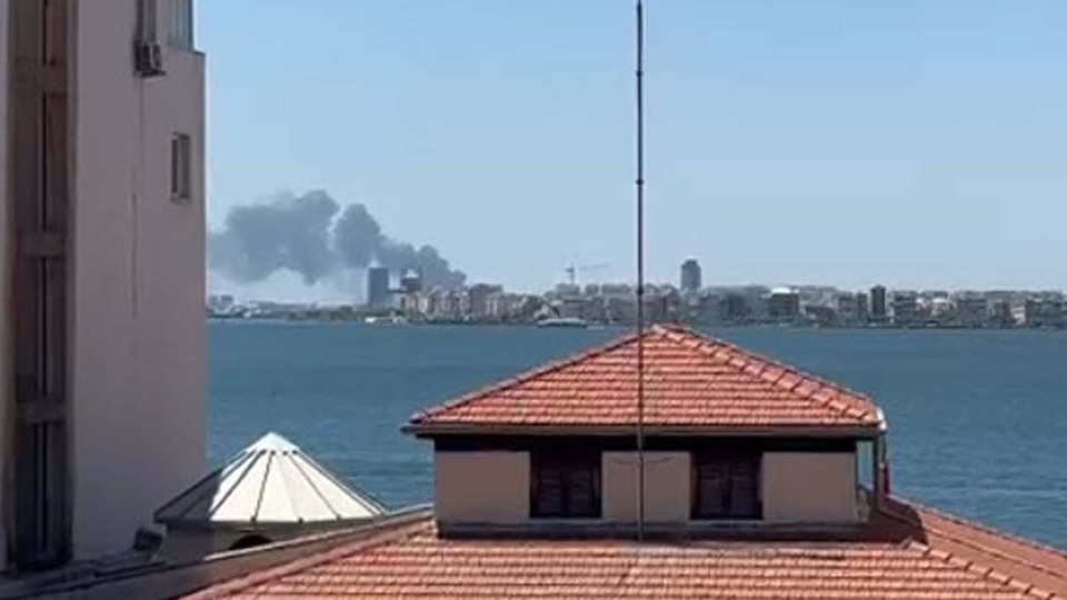 Fabrikada yangın! Gökyüzünü duman kapladı!