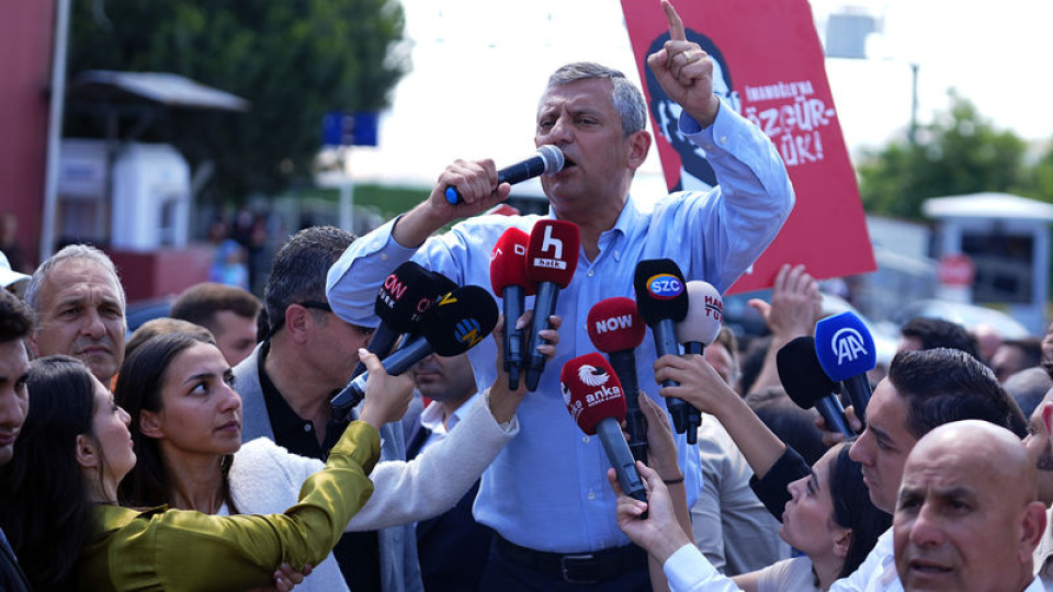 Özgür Özel, duruşmaların ardından Silivri'de konuştu