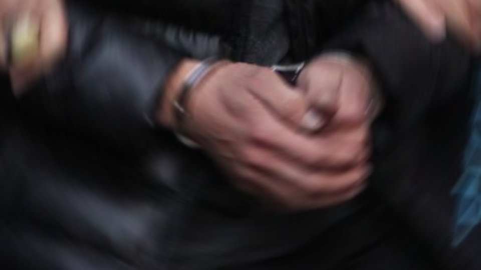 Pencereden rastgele ateş açtı!