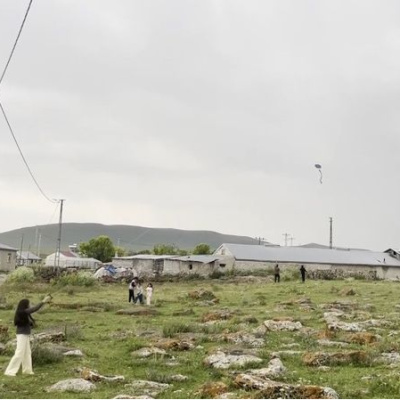 Kars'ta çocukların ilk uçurtma heyecanı