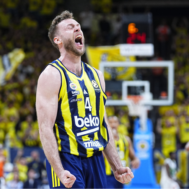 Melli 2 yıl daha F.Bahçe'de!