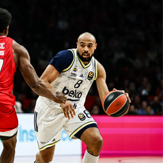 F.Bahçe, Tucker ve Silva ile uzattı!