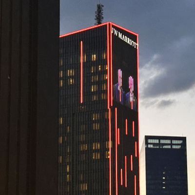 Trump'ın oteline Erdoğan ile fotoğrafı yansıtıldı