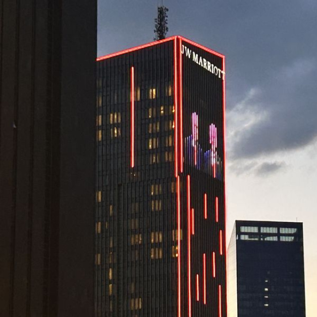 Trump'ın oteline Erdoğan ile fotoğrafı yansıtıldı