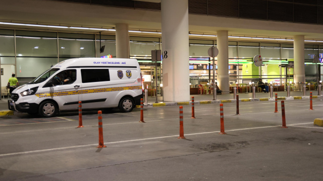 İzmir'de polislere bıçaklı saldırı!