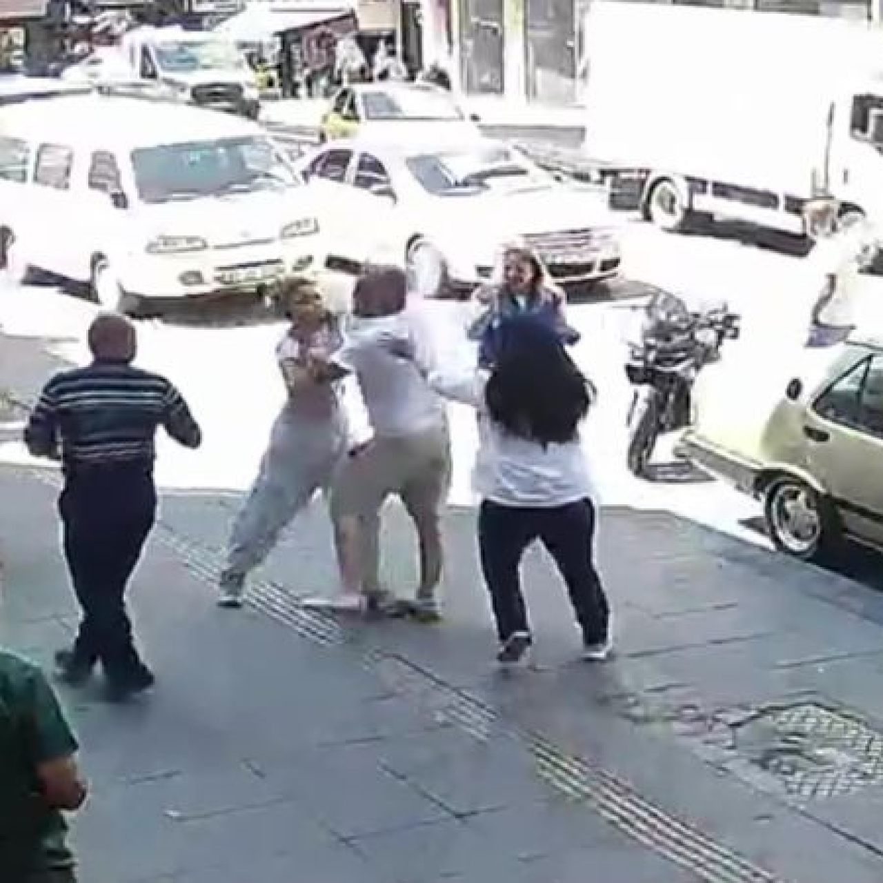 Zonguldak'ta kadın sürücüye dikiz aynasıyla saldırı