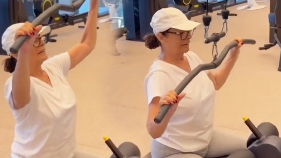 Hülya Koçyiğit spor salonunda