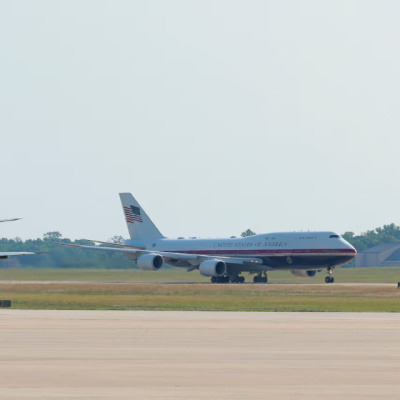 Trump'ın uçak değişikliğinin sebebi savunma önlemi mi?