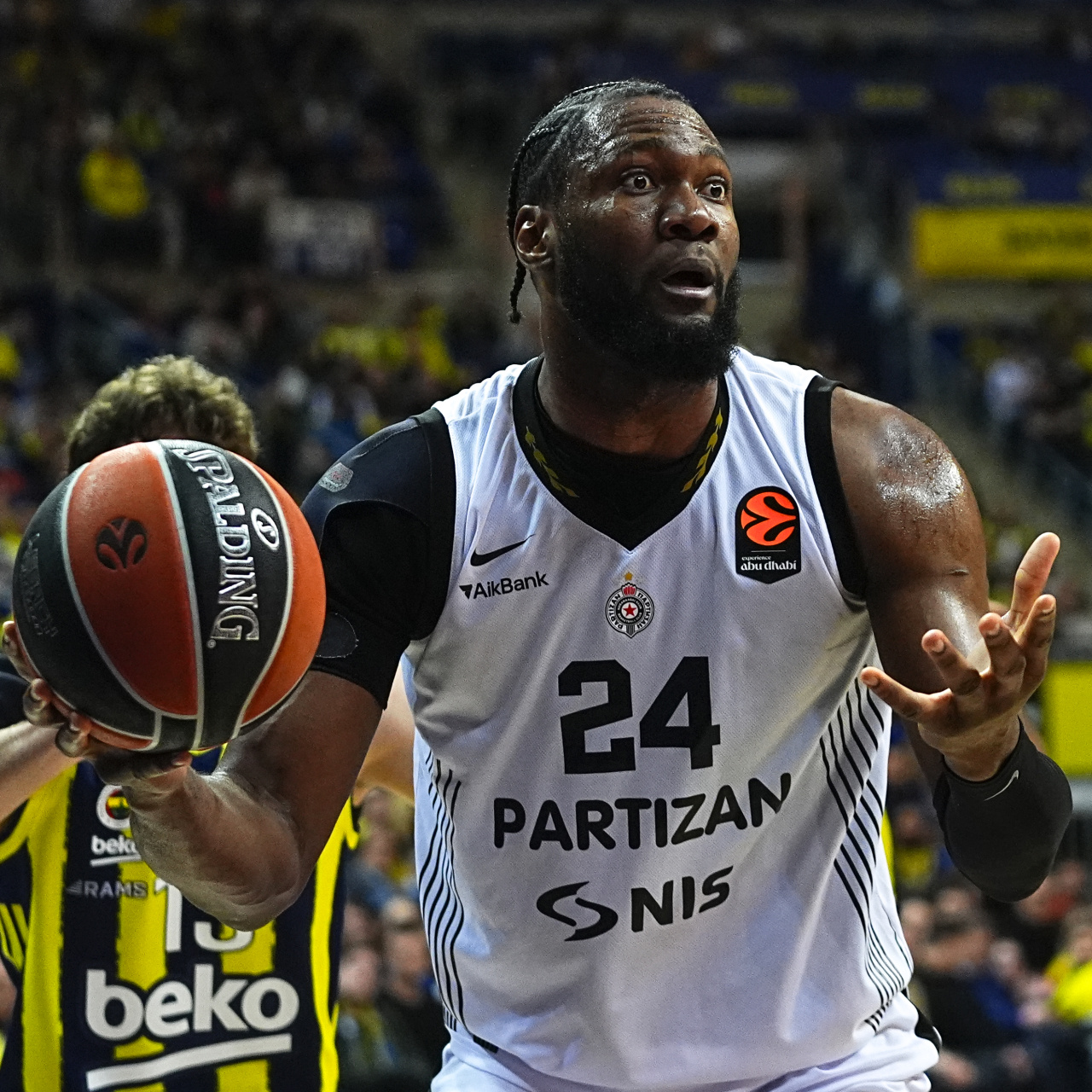 Efes'e Angolalı pivot!