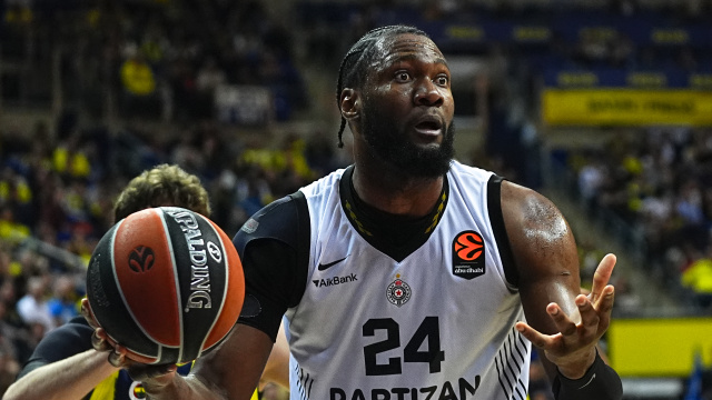 Efes'e Angolalı pivot!