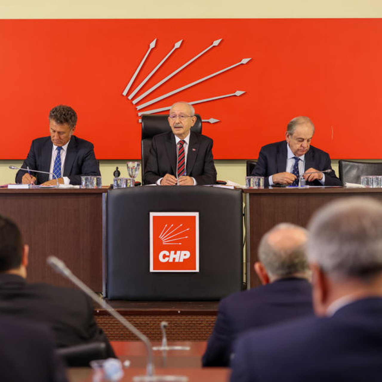 CHP MYK Toplantısı: Görevden Almalar ve Disiplin Süreçleri
