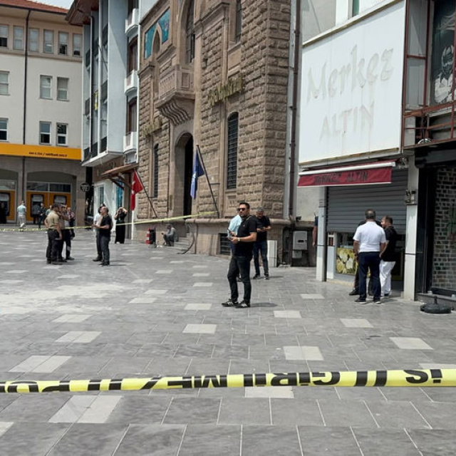 Tartıştığı kuyumcuyu öldüren zanlı intihar etti
