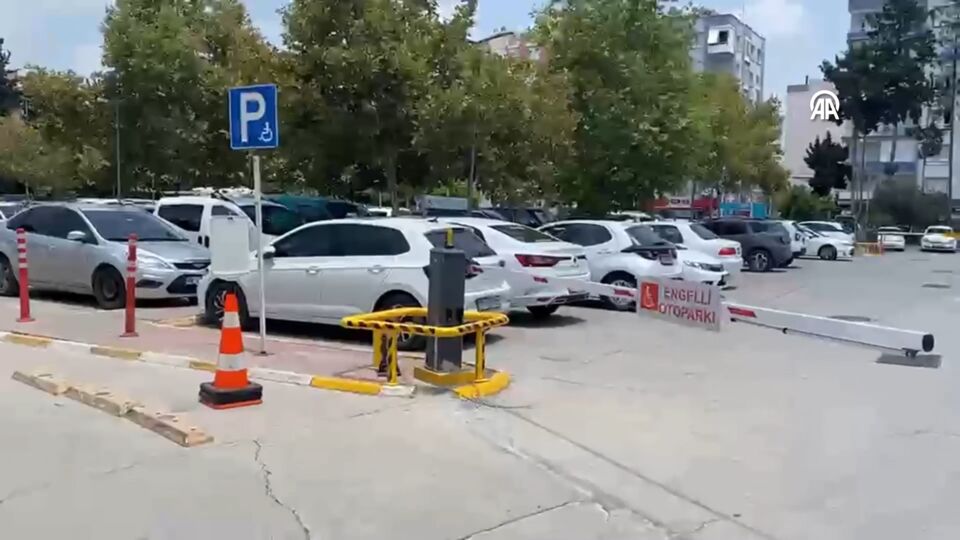 Mersin'de 184 sürücüye hatalı park cezası