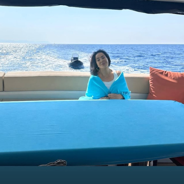 Türkan Şoray'ın tatili sürüyor