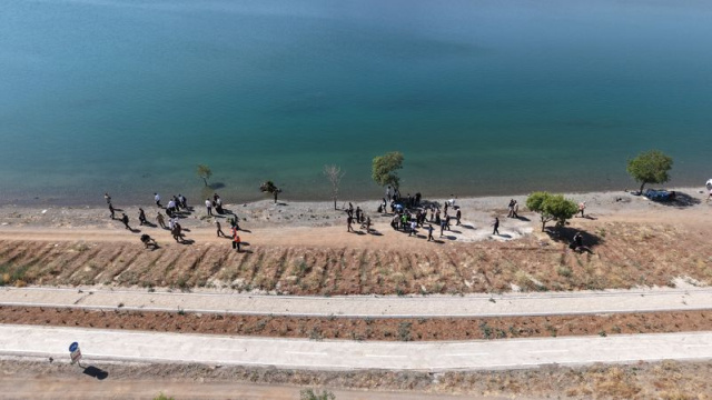 Haza Gölü çevresinde temizlik çalışması