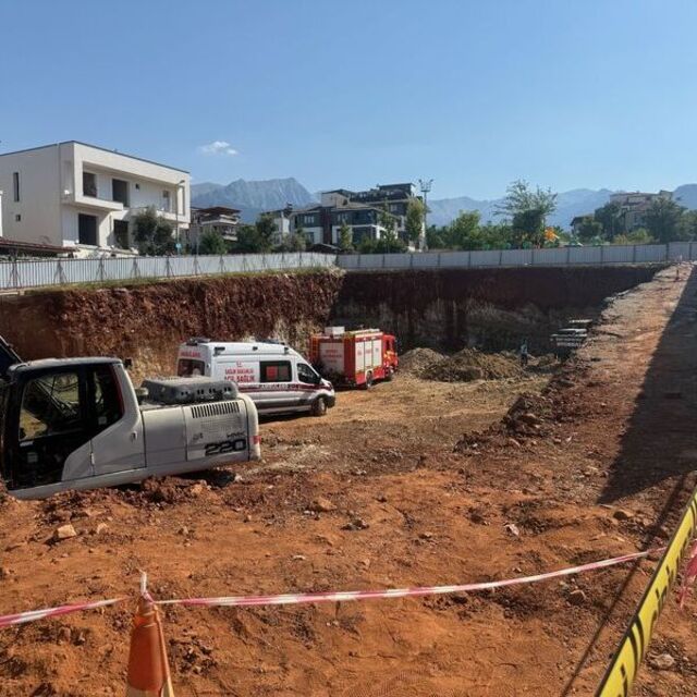 Göçük altında kalan işçi hayatını kaybetti