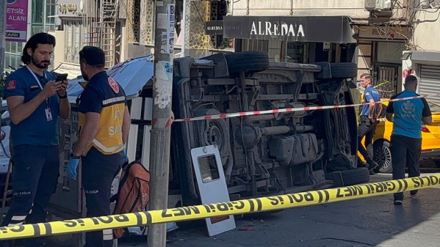 İETT otobüsü ile ambulans çarpıştı!