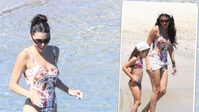 Hande Erçel tatilde