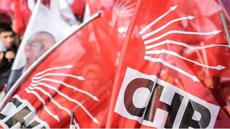 CHP'de 4 ilçe başkanı görevden alındı