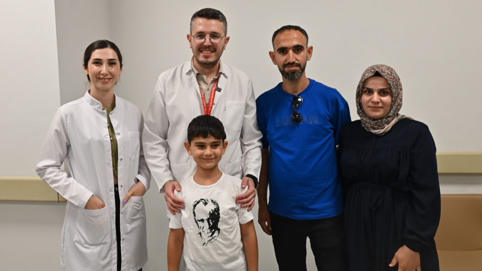 7 yaşındaki Harun'un biyonik kulak sevinci