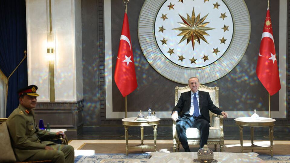 Pakistan Savunma Kuvvetleri Komutanı'nı kabul etti