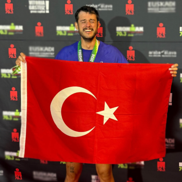 Ironman'i 13 saat 30 dakikada tamamladı