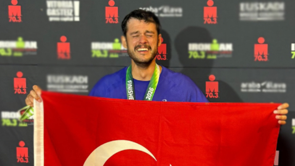 Ironman'i 13 saat 30 dakikada tamamladı