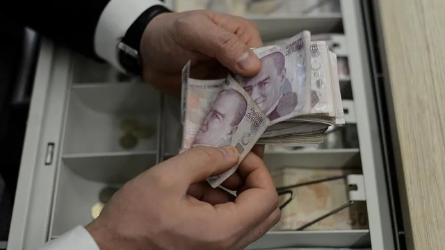 En düşük emekli aylığı maddesi komisyondan geçti