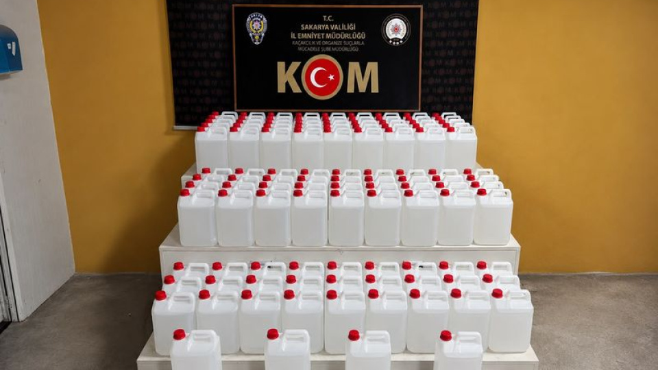 Sakarya'da kamyonda etil alkol ele geçirildi