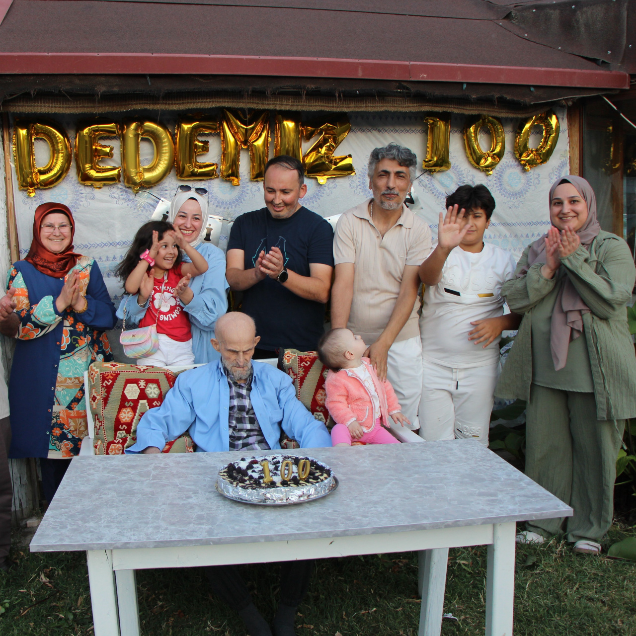 100 yaşına giren Ali dedeye doğum günü kutlaması
