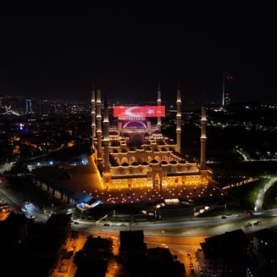 Ülke genelindeki camilerde sela okundu