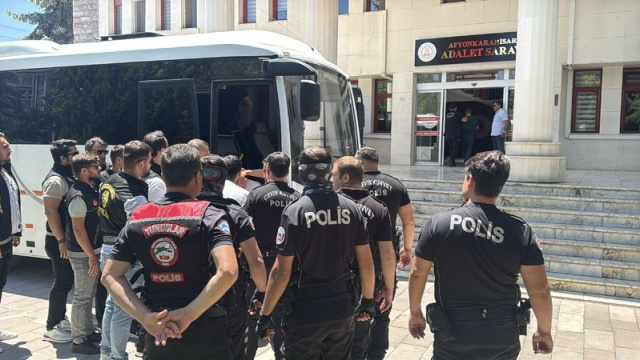 Afyonkarahisar'da silahlı kavga: 1 ölü, 10 tutuklama