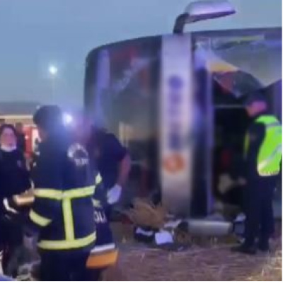 Amasya'da yolcu otobüsü devrildi: 46 yaralı