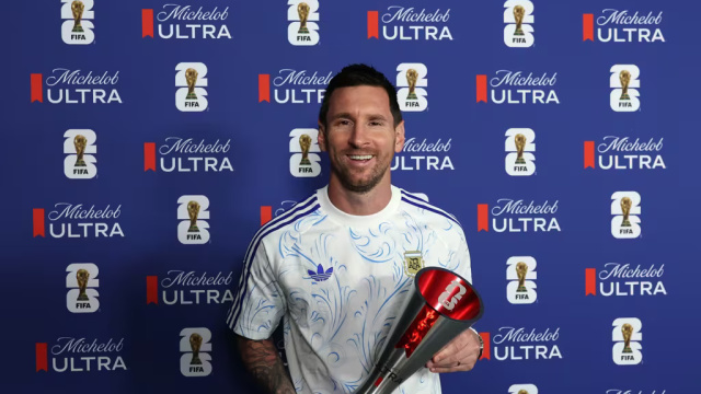 Messi yaşlanıyor, rekorları bitmiyor!
