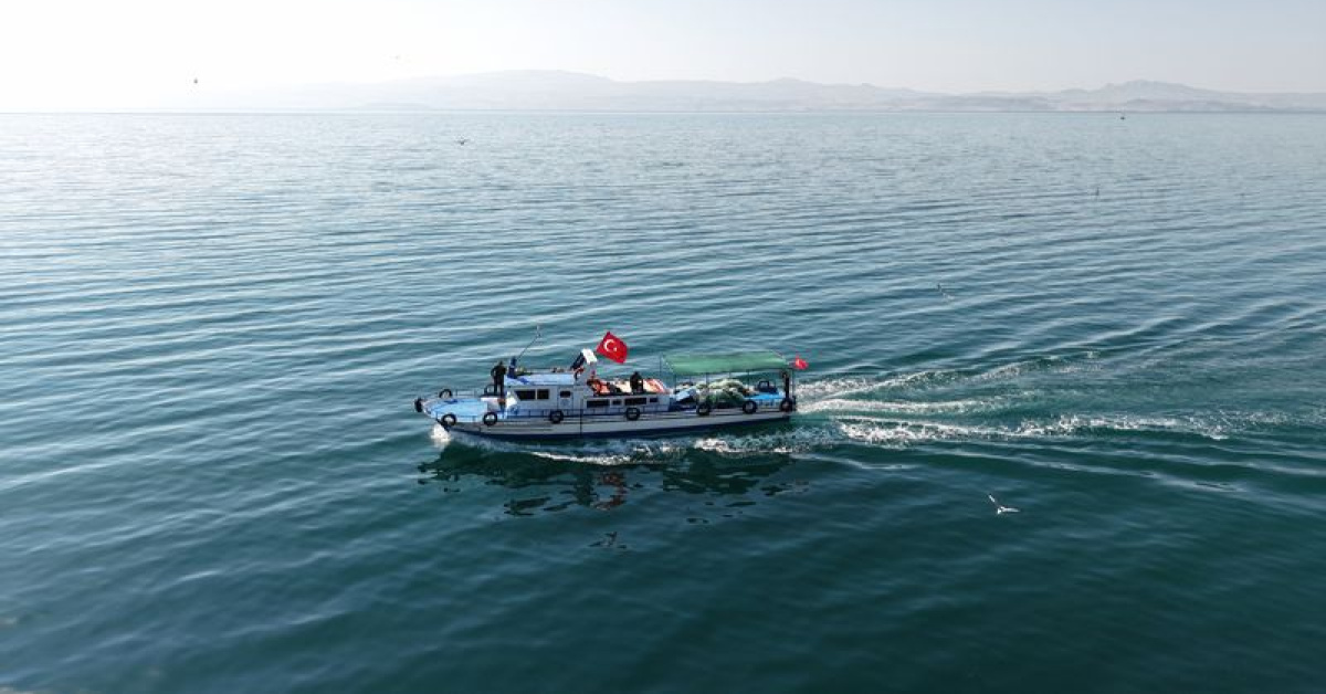 Van Gölü'nde balıkçılar "vira bismillah" dedi | Son dakika haberleri