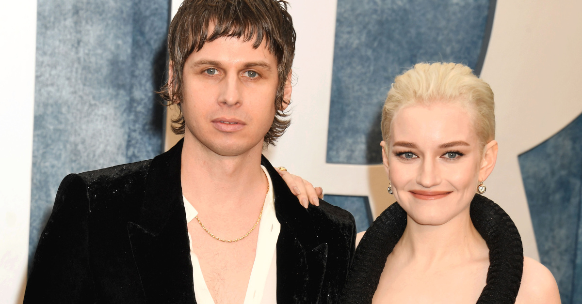 Oyuncu Julia Garner ve müzisyen Mark Foster ayrıldı