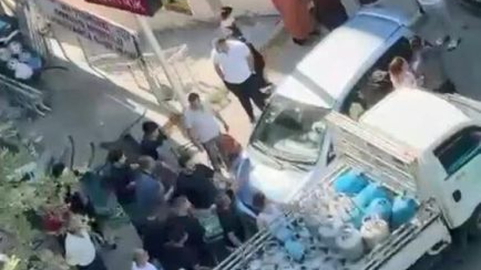 Park yeri kavgası savaş alanına döndü: Bıçakla keseceğim
