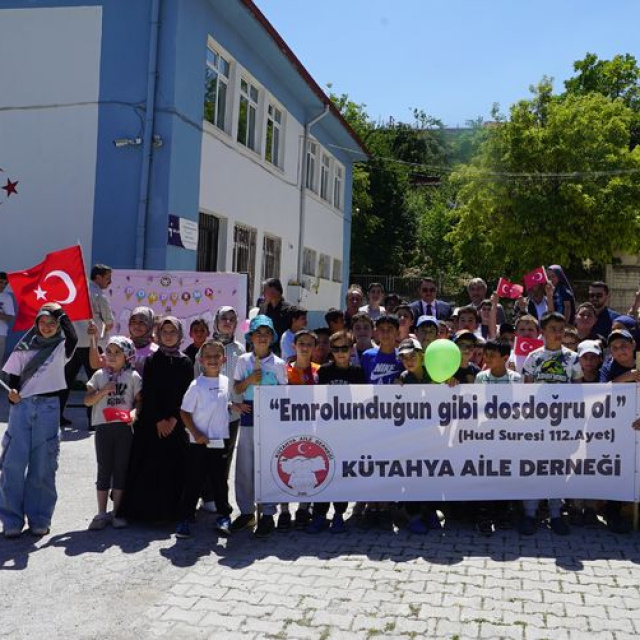 Kütahya Valisi Işın'dan dondurma ikramı