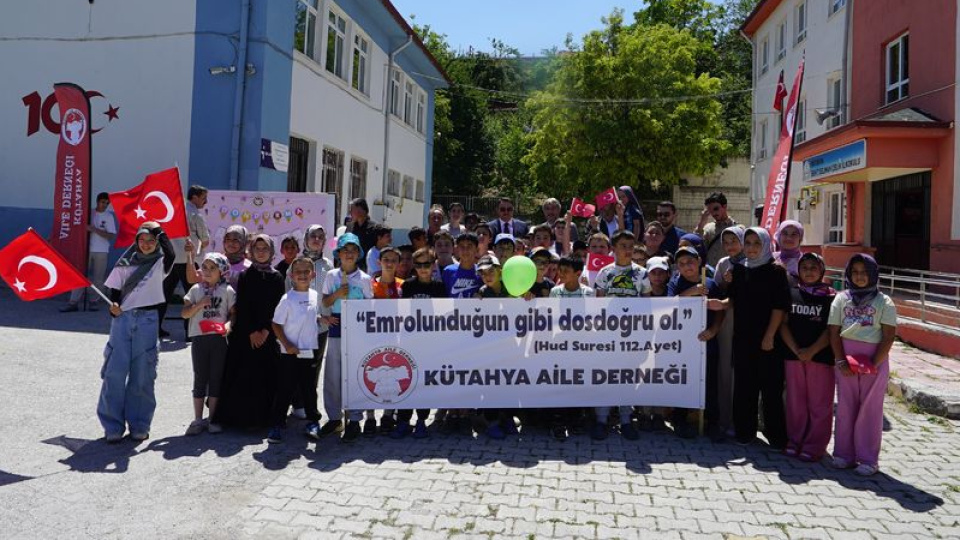 Kütahya Valisi Işın'dan dondurma ikramı