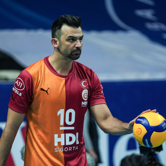 Arslan Ekşi 1 yıl daha Galatasaray'da!
