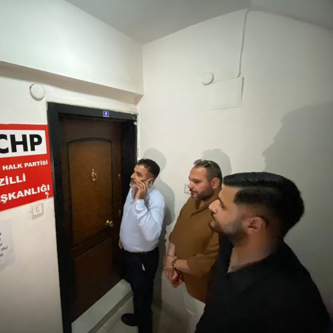 Eski yönetim, yeni başkana kapıyı açmadı