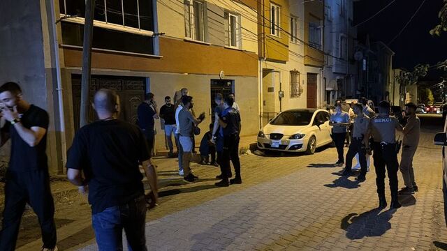 Eskişehir'de sokakta kavga: 1'i polis, 11 yaralı