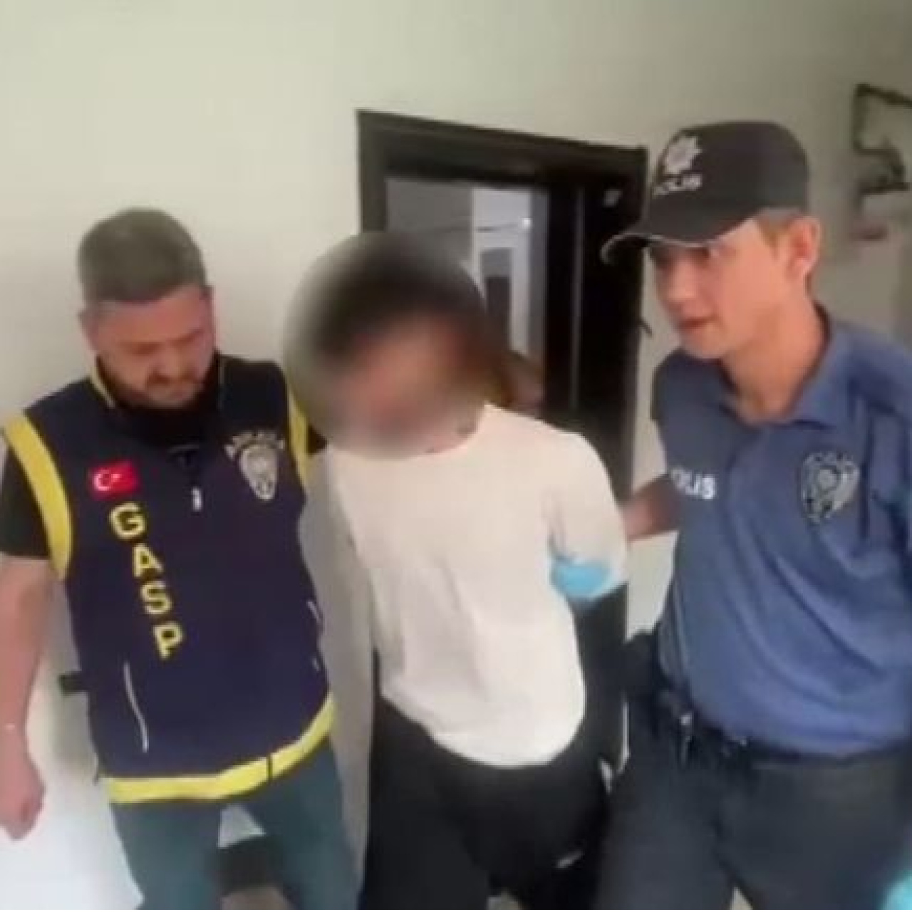 'Ağa'lara operasyon: 15 gözaltı haber görseli