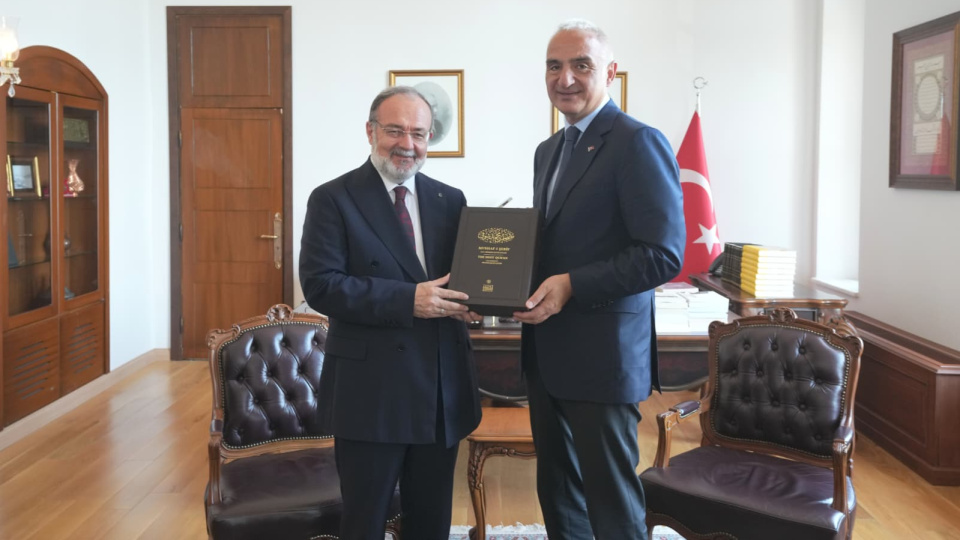 Bakan Ersoy: Medeniyet birikimimizi ilimle buluşturan çalışmaları memnuniyetle takip ediyoruz
